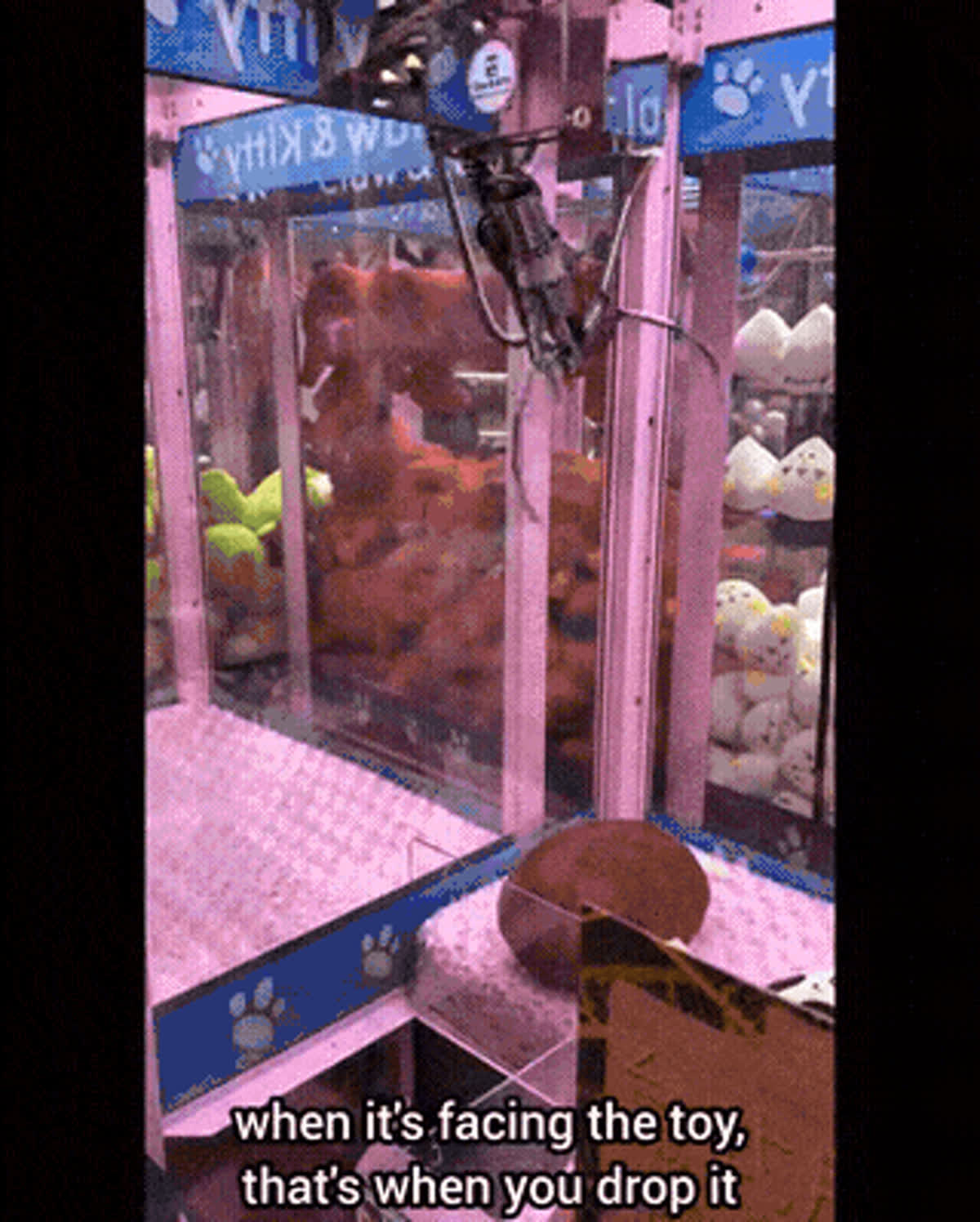 Trick to use claw machine GIF - Tips-tricks GIF | GifVif