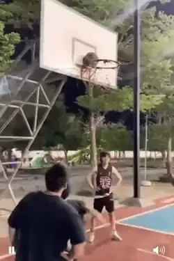 La chancla strikes again