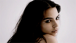 emily ratajkowski emily ratajkowski hunt gif – Trending GIF on GifVif