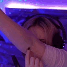 pixelsmixel elbow gif – Trending GIF on GifVif