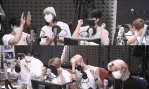 Skz Code Gif Rooftop skz skz react gif – Trending GIF on GifVif